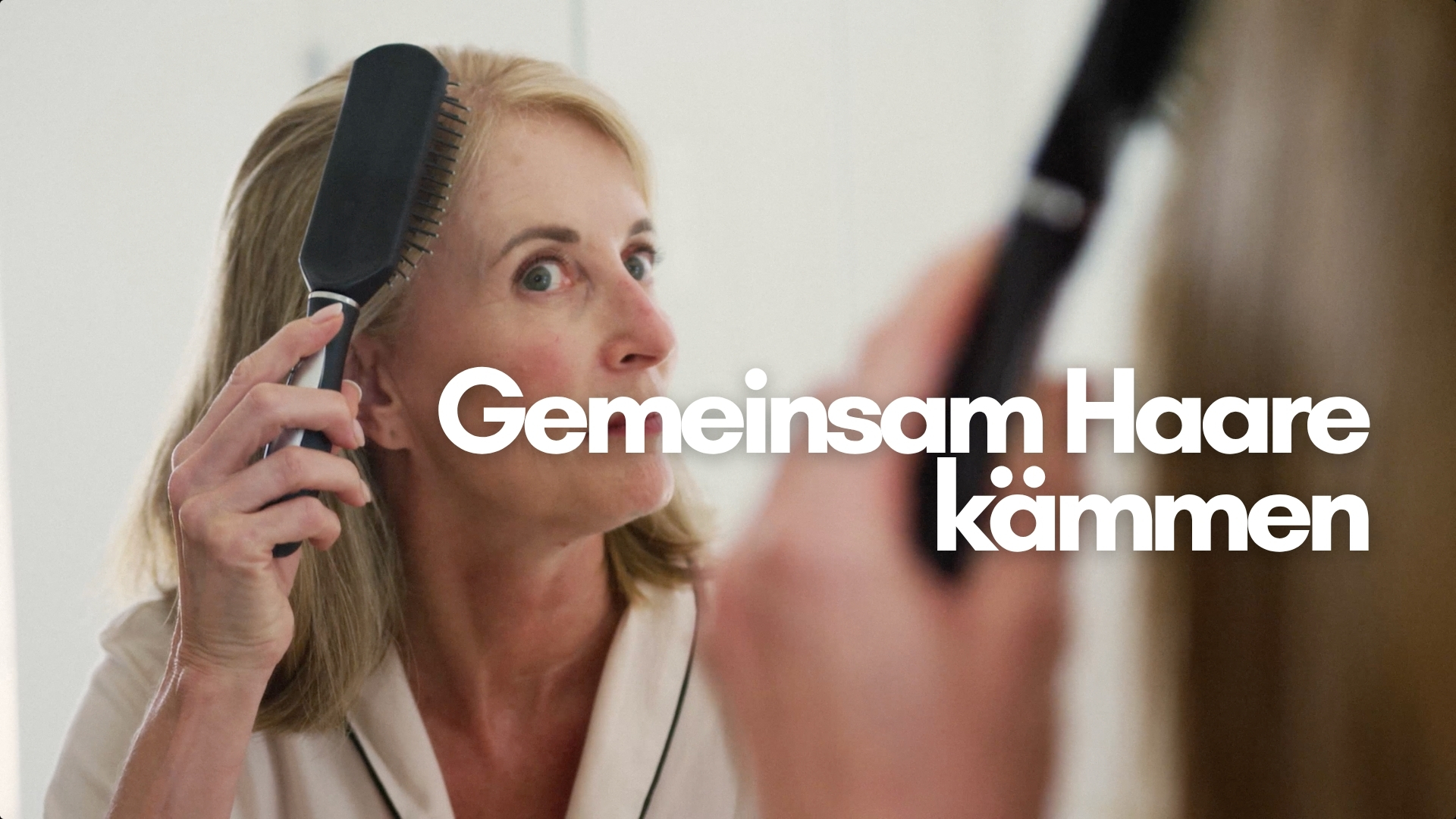 Gemeinsam Haare kämmen